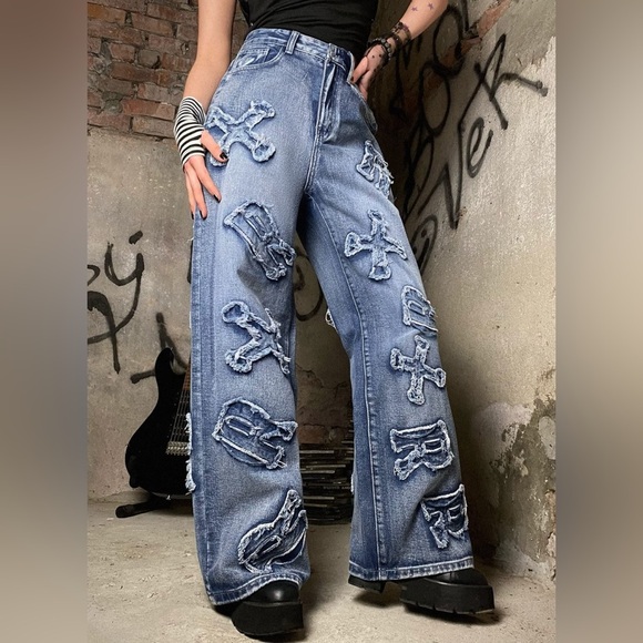 Like New, Letter Pattern Distressed Boyfriend Wide Leg Jeans Sz large (31x30) - Picture 2 of 3